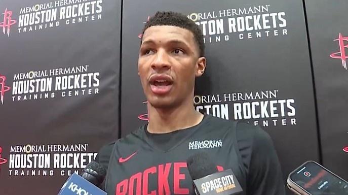 毕竟在小史, 岁的伊森坐 毕竟在小史, 岁的伊森坐