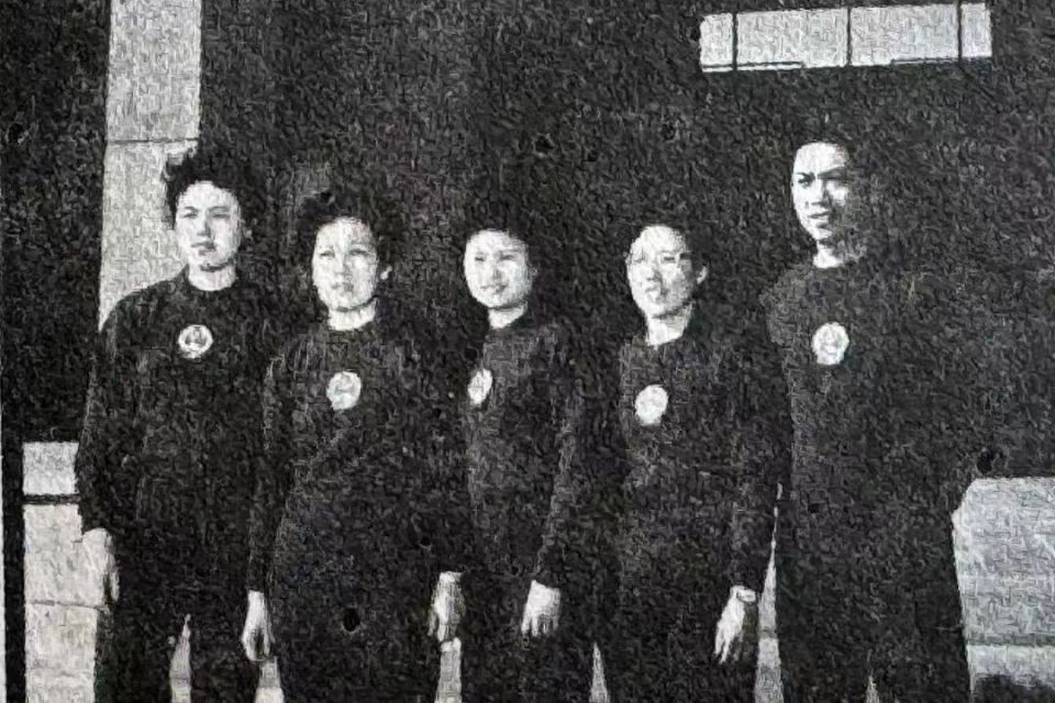 其姓名粤语, 世界大赛奖