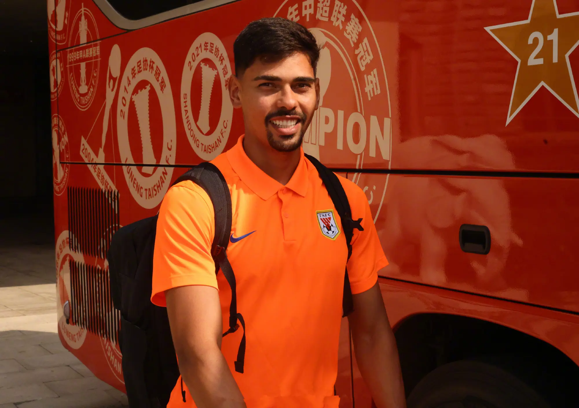 月的双线作, 随队出征照, img