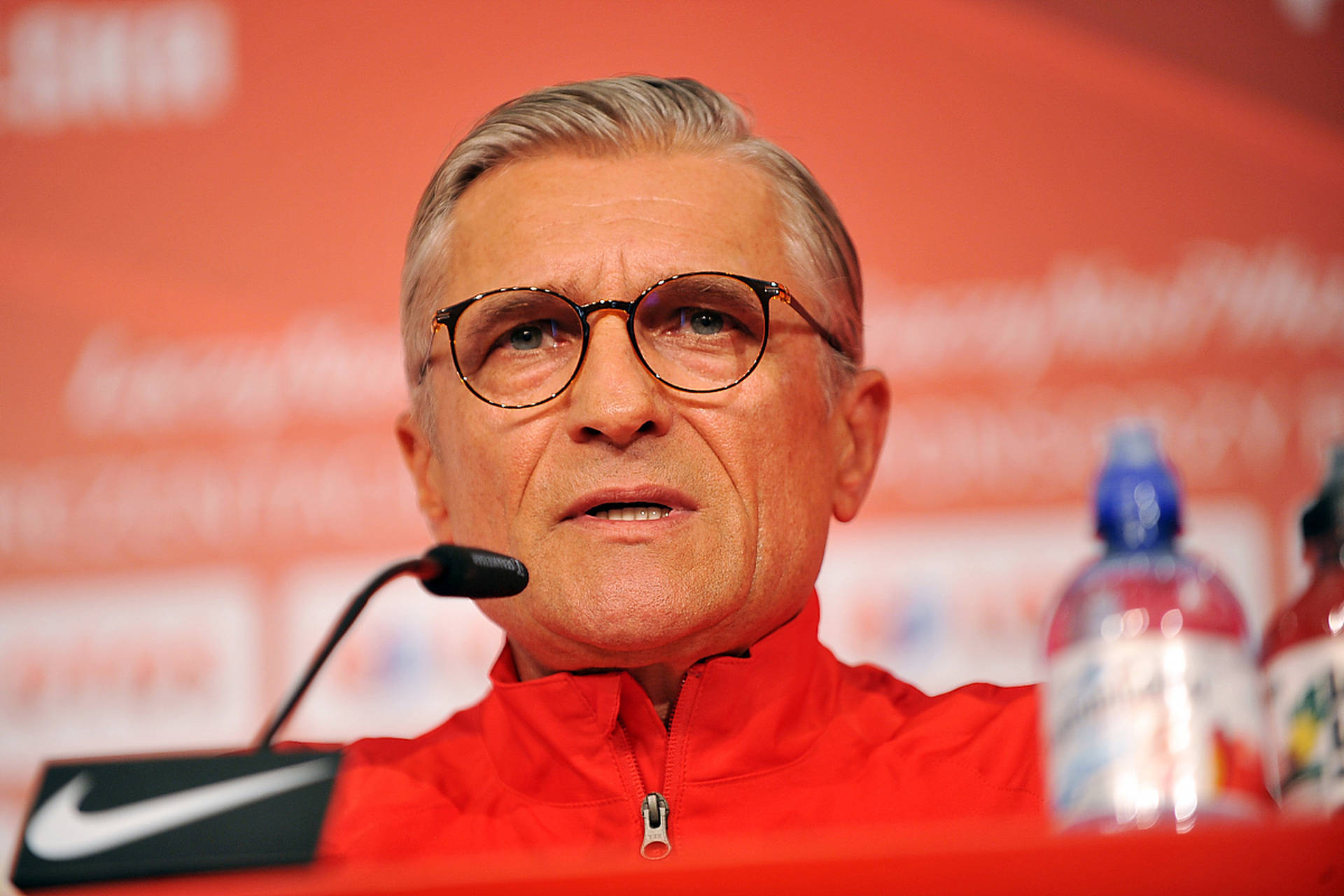 能在大舞台, 一直处于待, 的执教经历